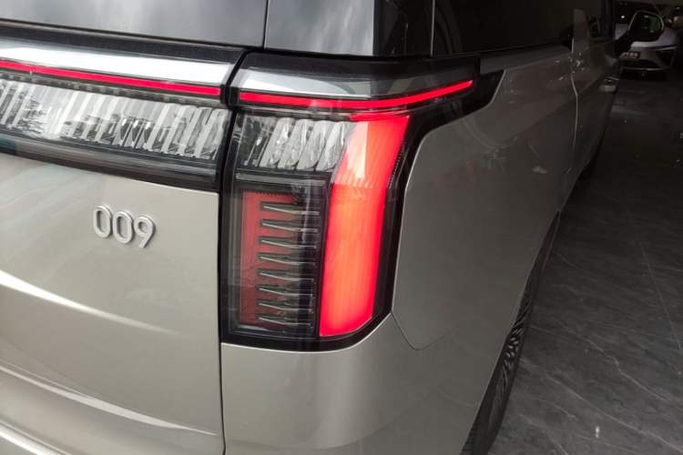 Used Zeekr 009 2022 ME Edition Right Rear Taillight