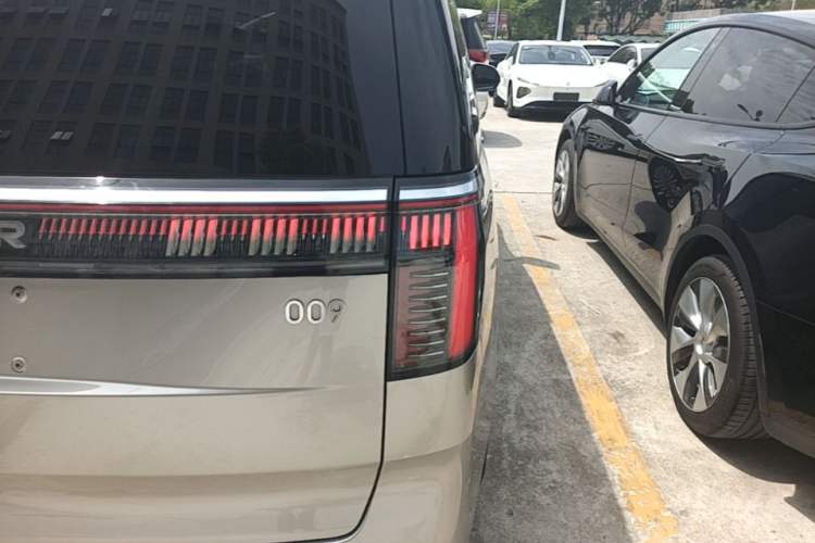 Used Zeekr 009 2022 WE Edition Right Rear Taillight
