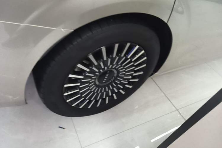 Used Zeekr 009 2022 WE Edition Right Rear Wheel Hub