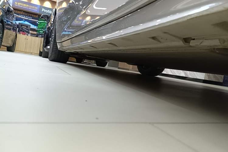 Used Zeekr 009 2022 ME Edition Right Side Sill