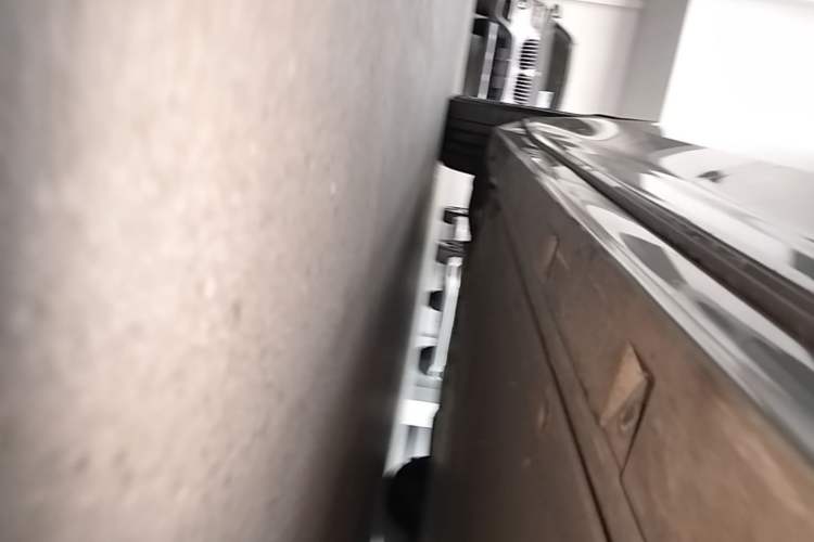 Used Zeekr 009 2022 WE Edition Right Side Sill