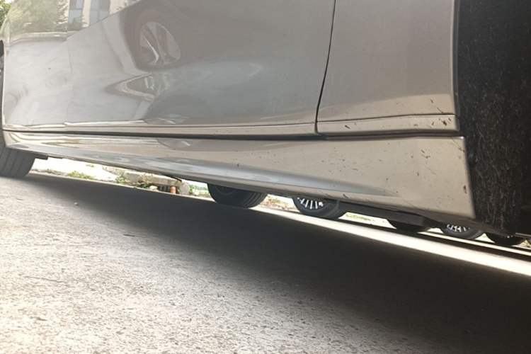 Used Zeekr 009 2022 WE Edition Right Side Sill