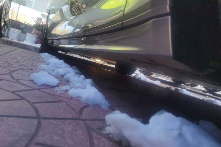 Used Zeekr 009 2022 WE Edition Right Side Sill