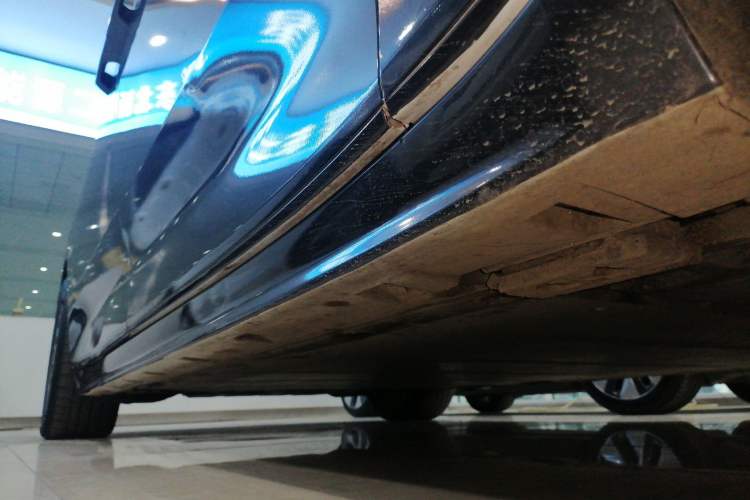 Used Zeekr 009 2022 WE Edition Right Side Sill