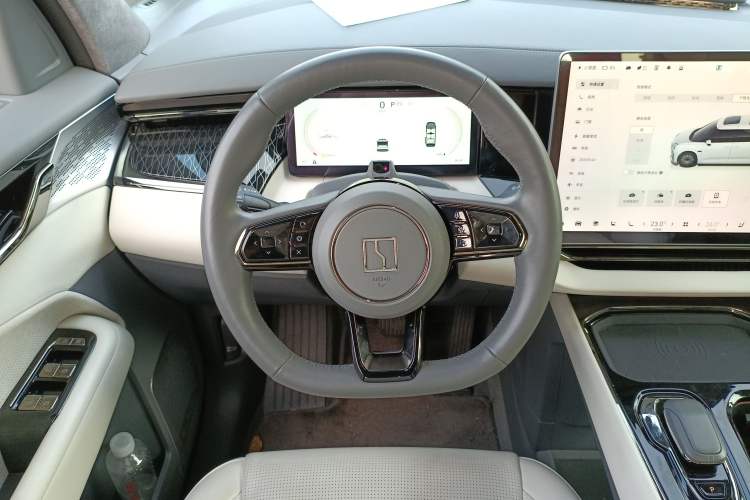 Used Zeekr 009 2022 WE Edition Steering Wheel