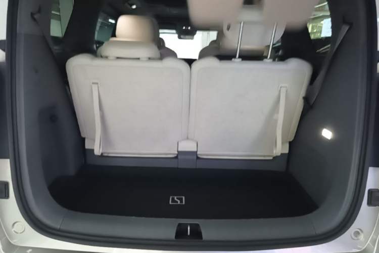 Used Zeekr 009 2022 WE Edition Trunk