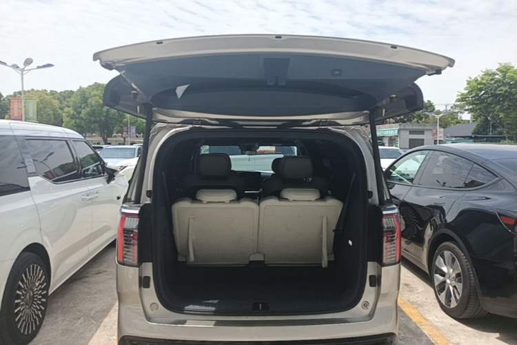 Used Zeekr 009 2022 WE Edition Trunk