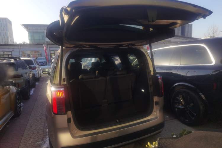Used Zeekr 009 2022 WE Edition Trunk
