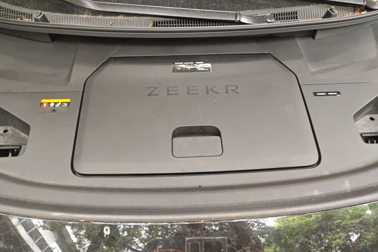 Used Zeekr 009 2022 WE Edition Engine Bay
