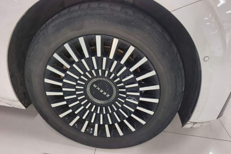 Used Zeekr 009 2022 WE Edition Right Front Wheel Hub