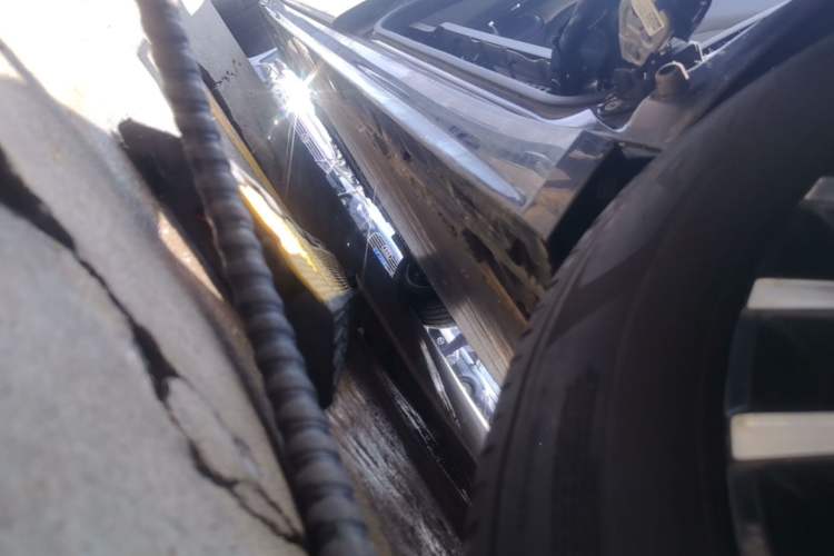 Used Zeekr 009 2022 WE Edition Left Side Sill