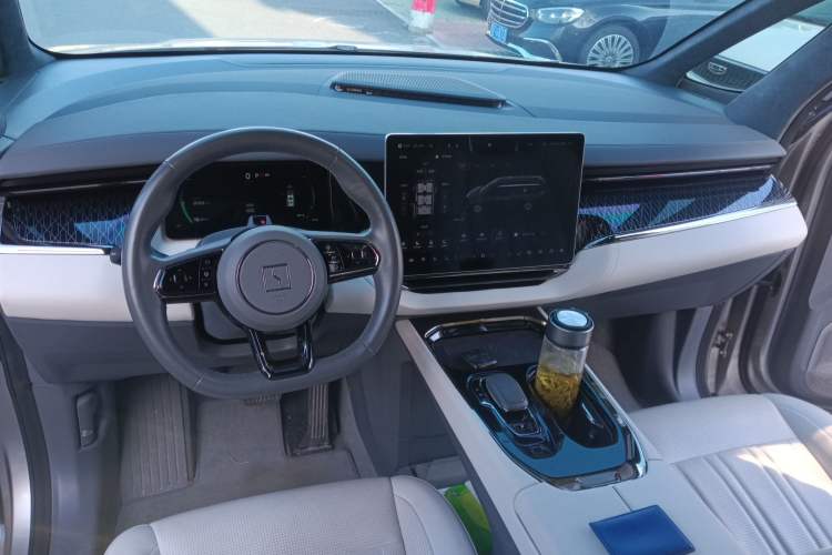 Used Zeekr 009 2022 WE Edition Center Console