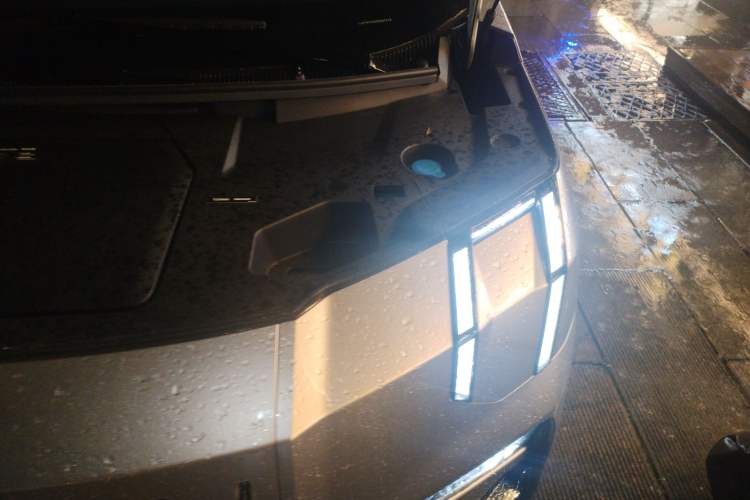 Used Zeekr 009 2022 WE Edition Engine Bay Left