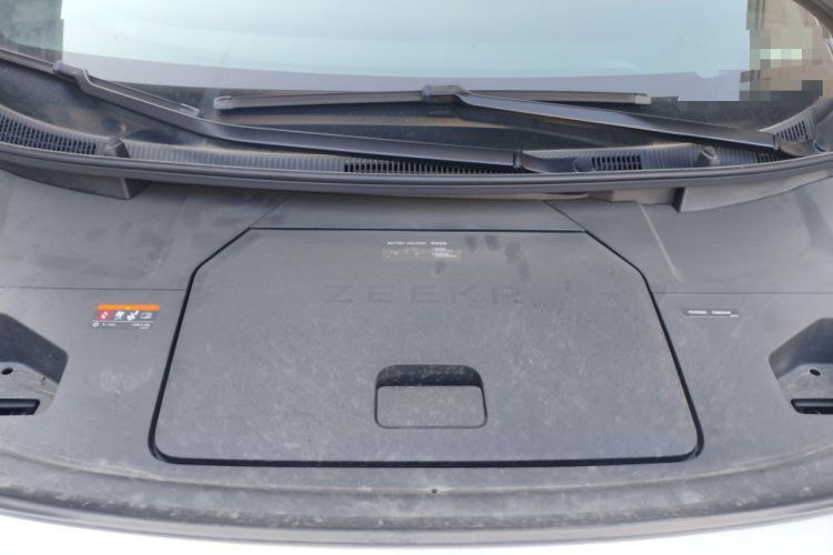 Used Zeekr 009 2022 WE Edition Engine Bay
