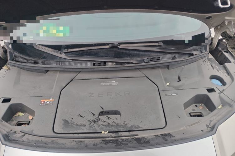 Used Zeekr 009 2022 WE Edition Engine Bay