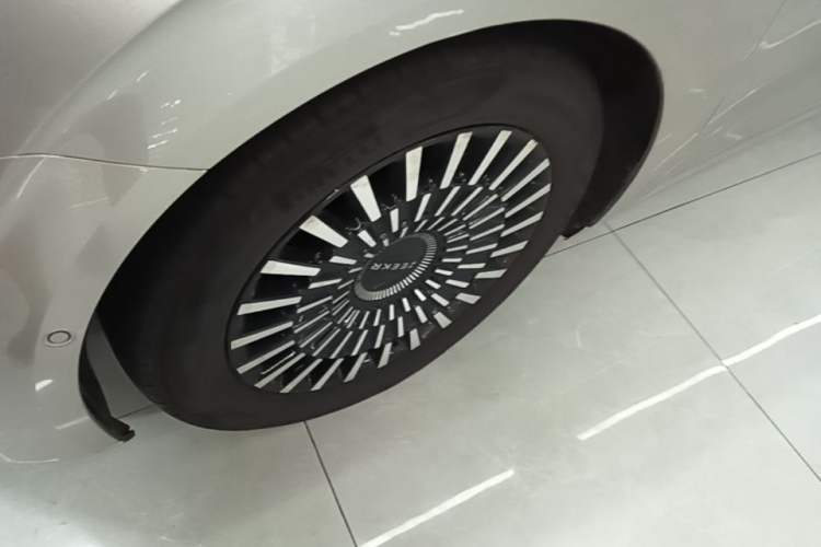 Used Zeekr 009 2022 WE Edition Left Front Wheel Hub