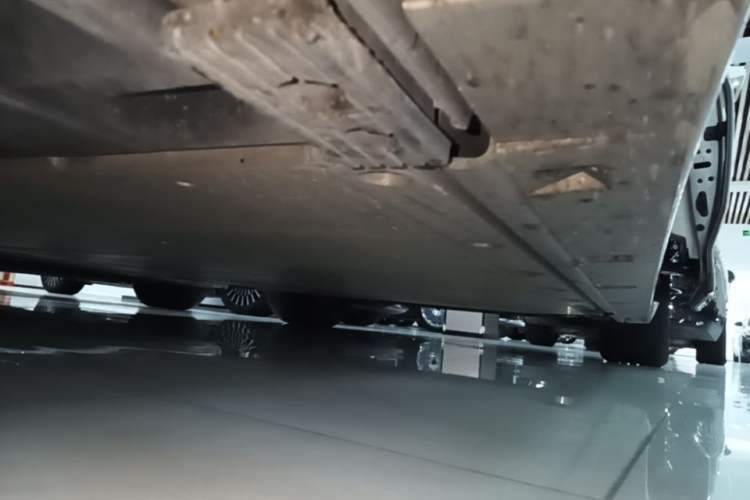 Used Zeekr 009 2022 WE Edition Left Side Sill