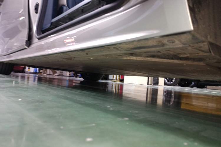 Used Zeekr 009 2022 WE Edition Left Side Sill