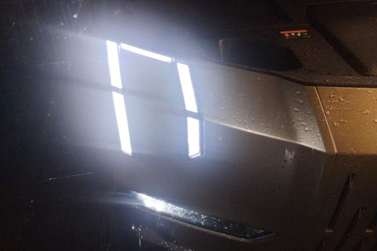 Used Zeekr 009 2022 WE Edition Right Front Headlight