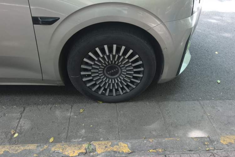Used Zeekr 009 2022 ME Edition Right Front Wheel Hub