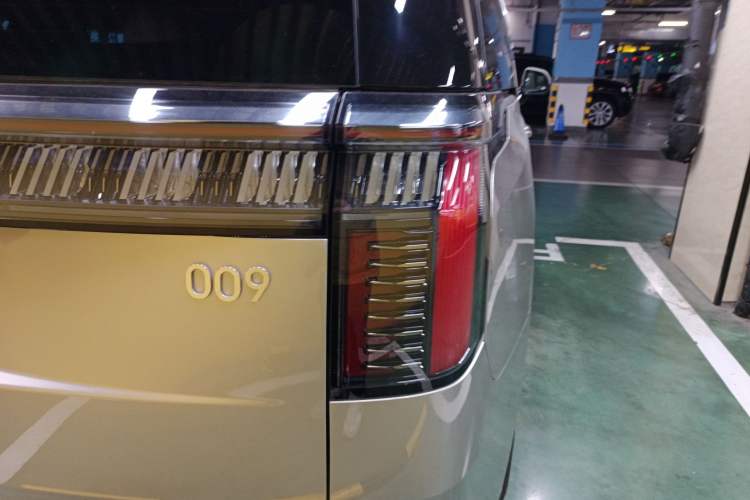 Used Zeekr 009 2022 WE Edition Right Rear Taillight