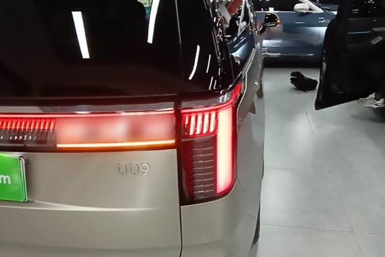 Used Zeekr 009 2022 ME Edition Right Rear Taillight