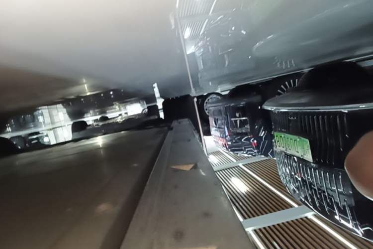 Used Zeekr 009 2022 WE Edition Right Side Sill