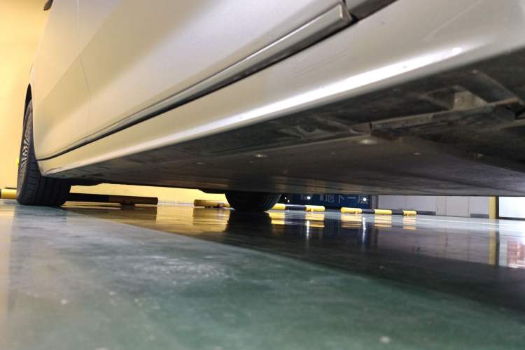 Used Zeekr 009 2022 WE Edition Right Side Sill