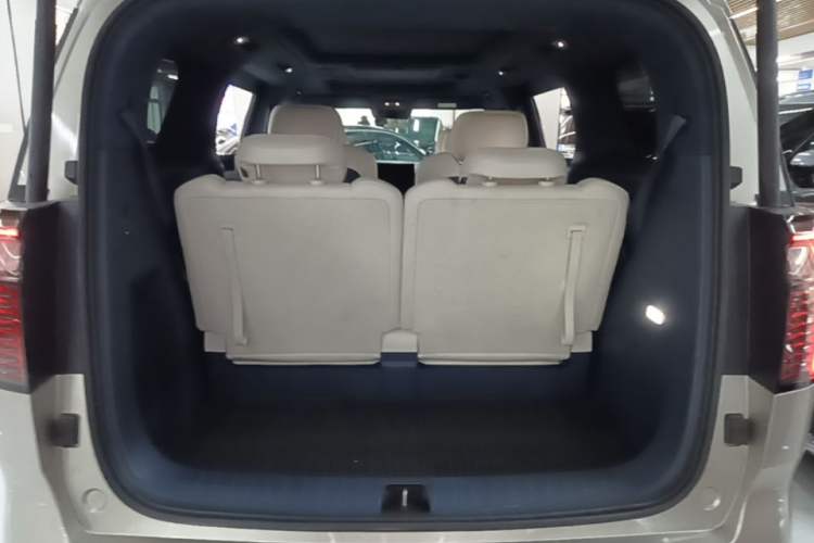 Used Zeekr 009 2022 WE Edition Trunk