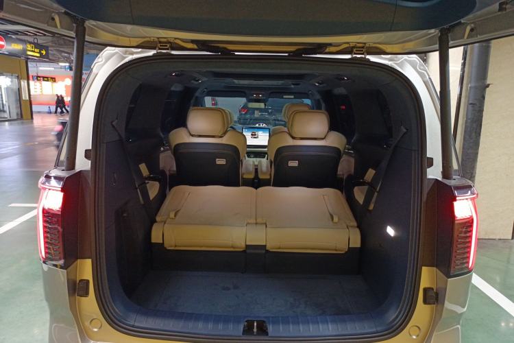 Used Zeekr 009 2022 WE Edition Trunk