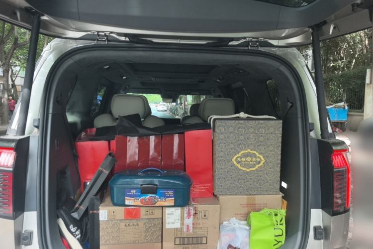 Used Zeekr 009 2022 ME Edition Trunk