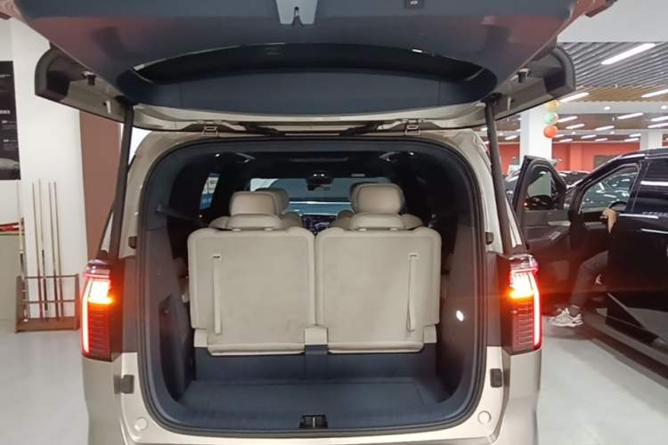 Used Zeekr 009 2022 ME Edition Trunk