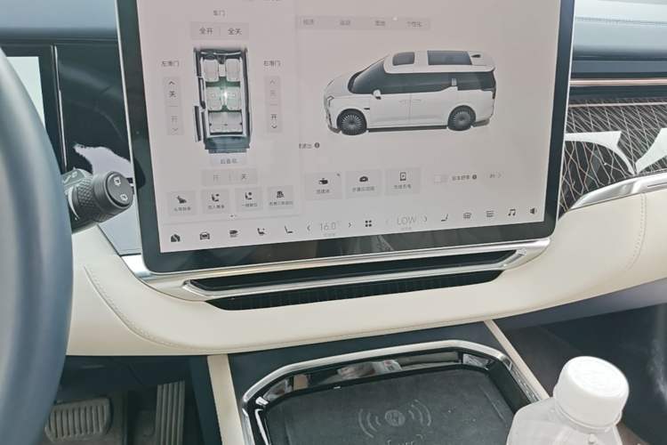 Used Zeekr 009 2022 ME Edition Audio And AC Panel