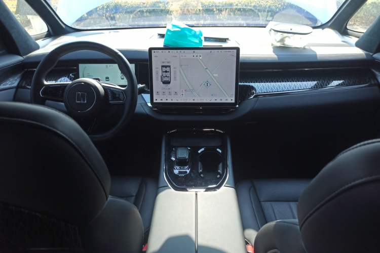 Used Zeekr 009 2022 WE Edition Center Console