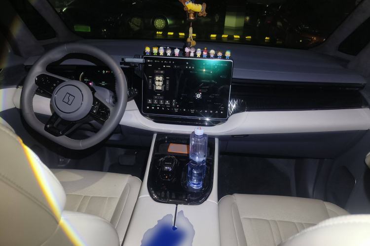 Used Zeekr 009 2022 WE Edition Center Console