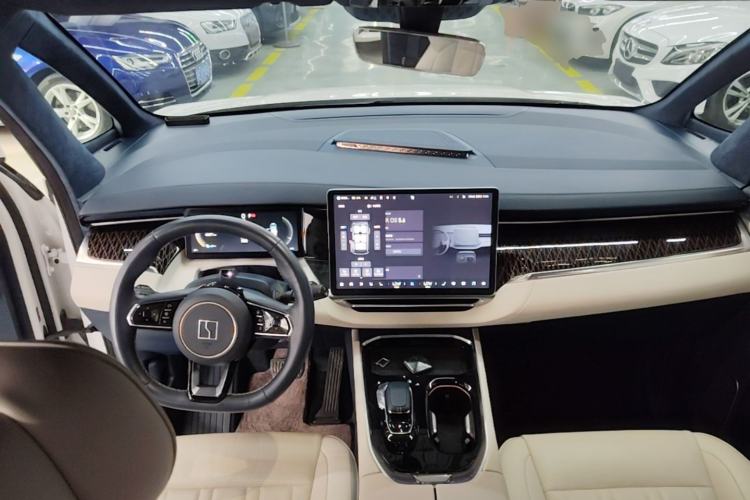 Used Zeekr 009 2022 WE Edition Center Console