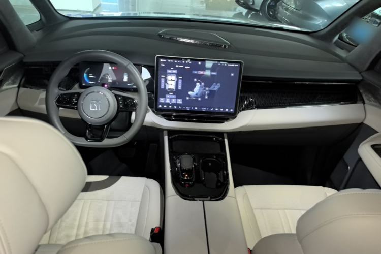 Used Zeekr 009 2022 WE Edition Center Console