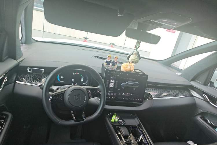 Used Zeekr 009 2022 WE Edition Center Console