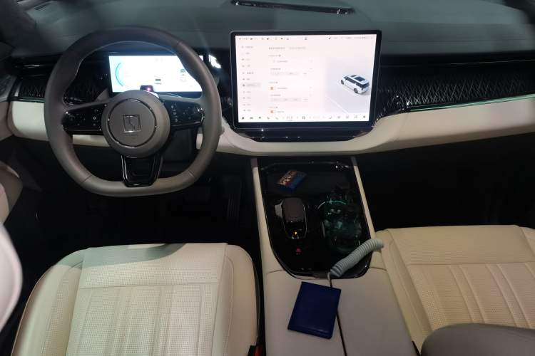 Used Zeekr 009 2022 WE Edition Center Console