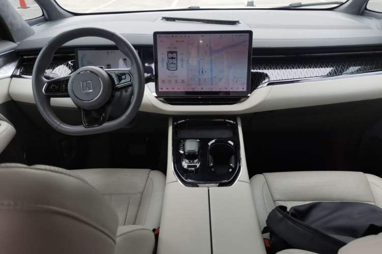 Used Zeekr 009 2022 WE Edition Center Console
