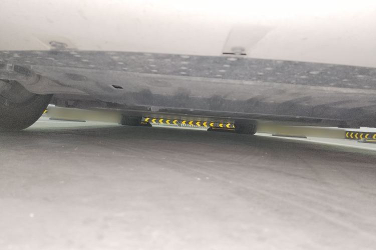 Used Zeekr 009 2022 Revised WE Version Chassis Front