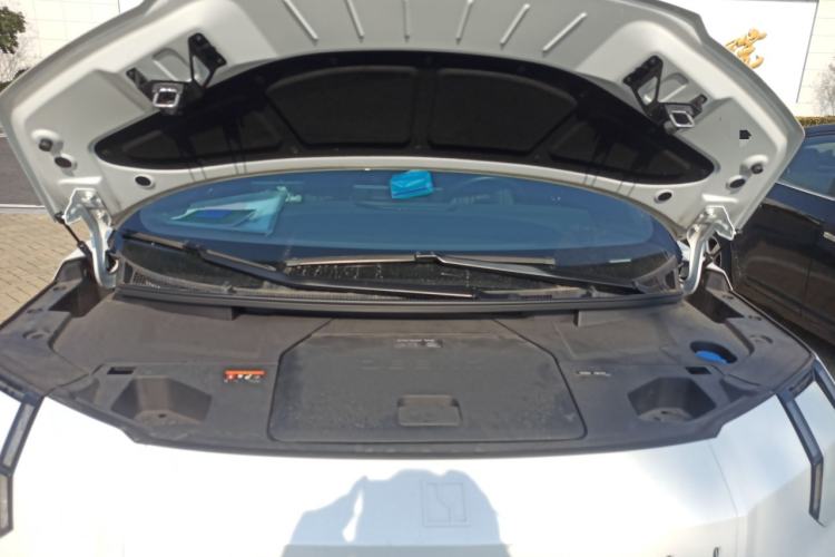 Used Zeekr 009 2022 WE Edition Engine Bay