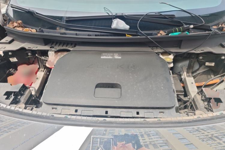 Used Zeekr 009 2022 WE Edition Engine Bay