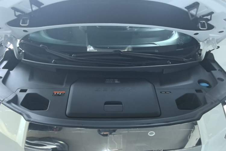 Used Zeekr 009 2022 WE Edition Engine Bay