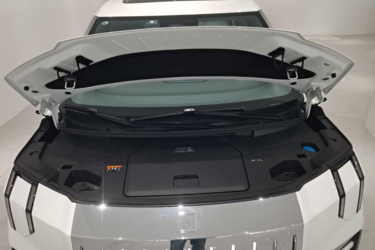 Used Zeekr 009 2022 WE Edition Engine Bay