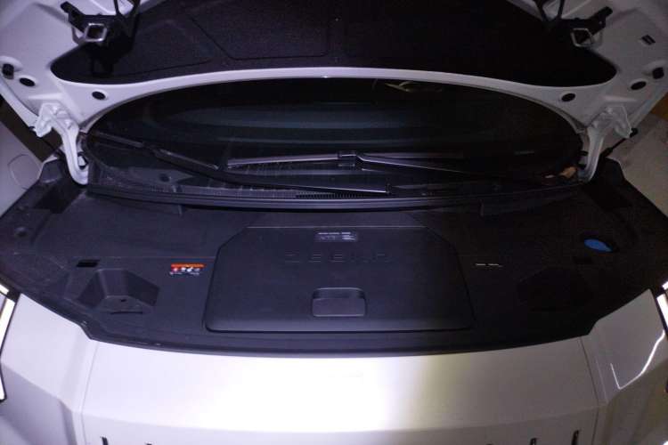 Used Zeekr 009 2022 WE Edition Engine Bay