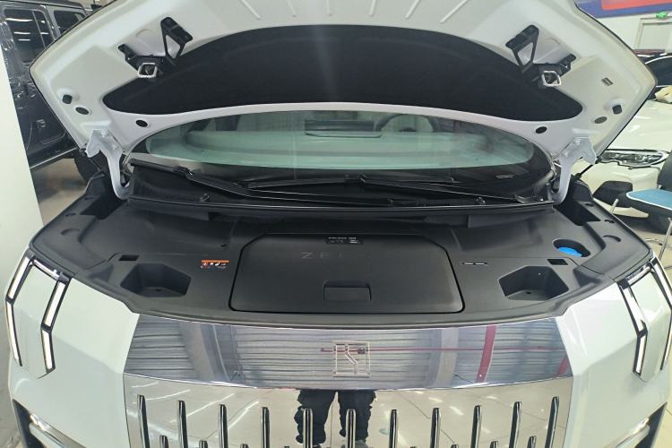 Used Zeekr 009 2022 WE Edition Engine Bay