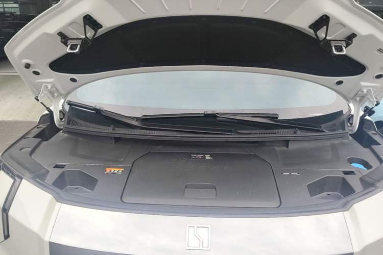 Used Zeekr 009 2022 WE Edition Engine Bay