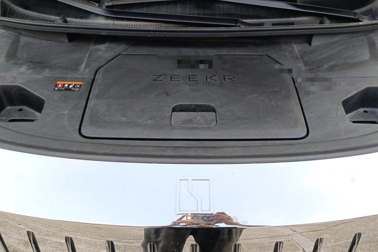 Used Zeekr 009 2022 WE Edition Engine Bay