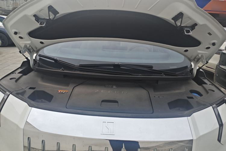 Used Zeekr 009 2022 WE Edition Engine Bay
